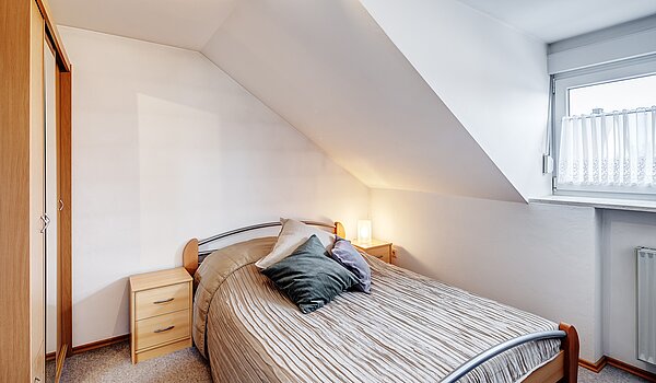 Особняк с 6 комнатами | Unterschleißheim | 2209ML7 | Schlafen im Dachgeschoss