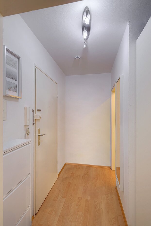 Квартира в многоэтажно доме с 1 комнатная | München-Obergiesing | 2104ML3 | Flur mit Schrank im Eck