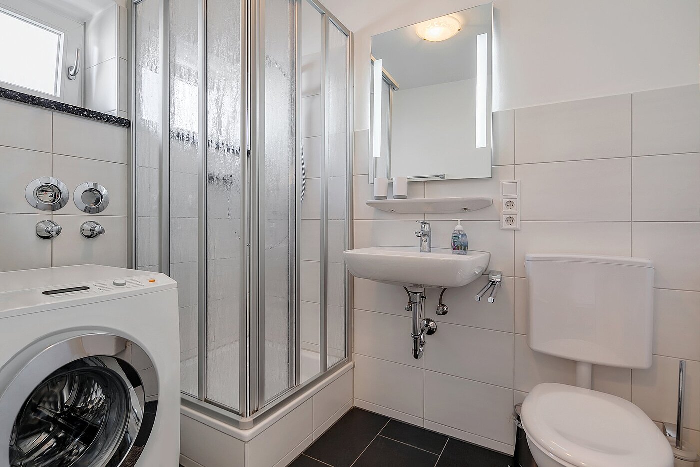 Квартира в многоэтажно доме с 1 комнатная | München-Schwabing | 2105ML1 | ... helles Duschbad