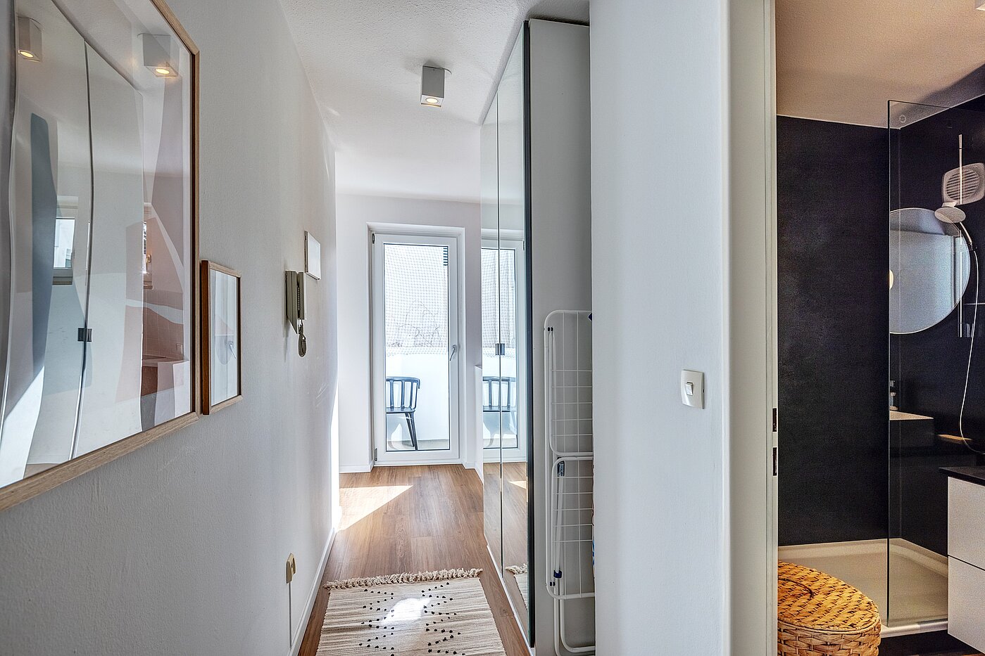 Квартира в многоэтажно доме с 1 комнатная | München-Maxvorstadt | 700022 | Flur Richtung Bad & Küche
