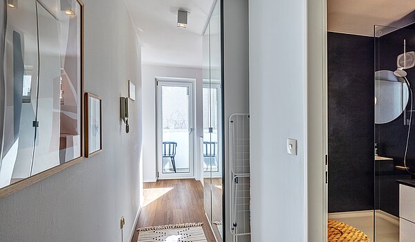 Квартира в многоэтажно доме с 1 комнатная | München-Maxvorstadt | 700022 | Flur Richtung Bad & Küche