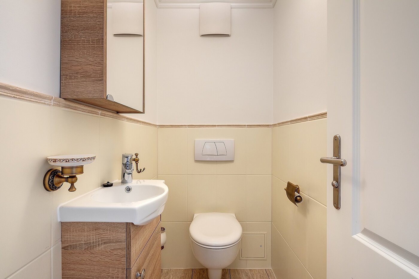 Квартира в многоэтажно доме с 2.5 комнатами | München-Moosach | 2012ML4 | Separates Gäste-WC