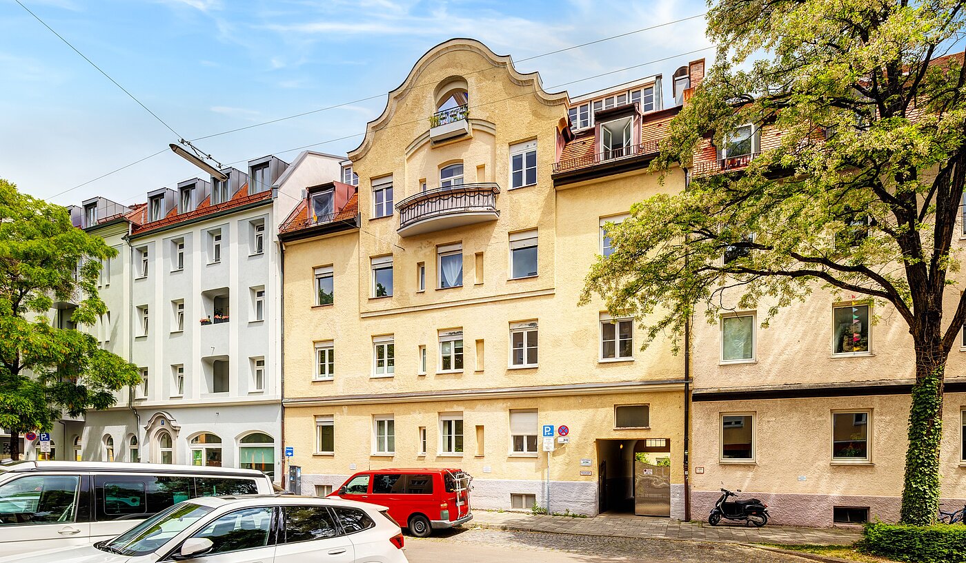 Квартира в многоэтажно доме с 1 комнатная | München-Neuhausen | 70235 | Ansicht von der Straße aus