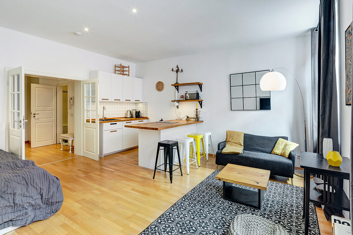 Квартира в многоэтажно доме с 1 комнатная | München-Ludwigsvorstadt | 70388 | Wohn- und Schlafbereich