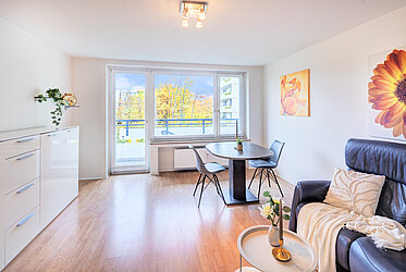 Neuperlach: Аренда - Привлекательная 2-комнатная квартира с балконом и парковочным местом - свободна