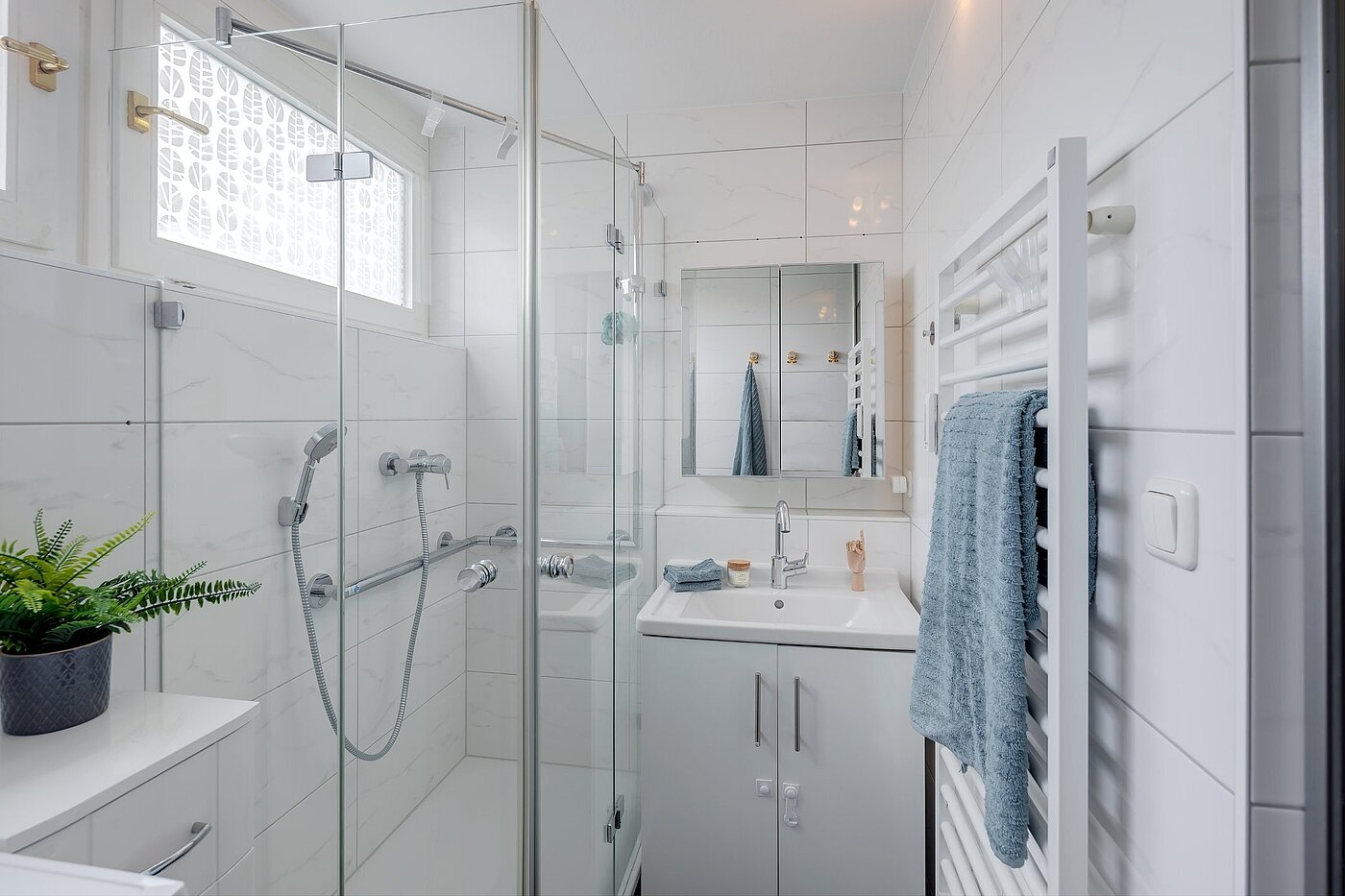 Квартира в многоэтажно доме с 3 комнатами | München-Perlach | 2010ML5 | Bad mit begehbarer Dusche