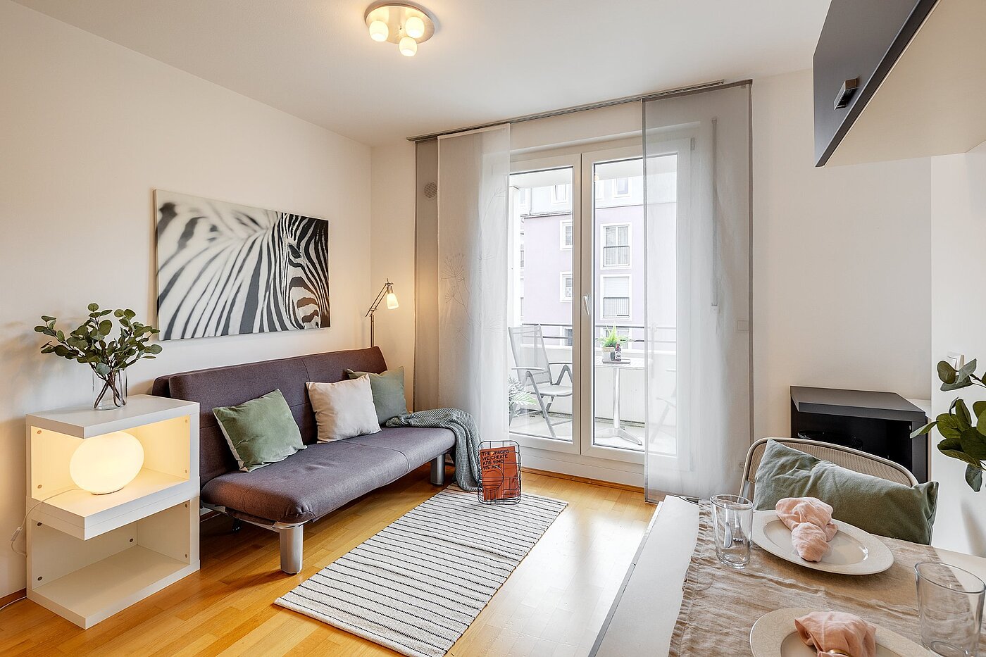 Квартира в многоэтажно доме с 1 комнатная | München-Pasing | 2108ML2 | Wohnbereich mit kl. Gästebett