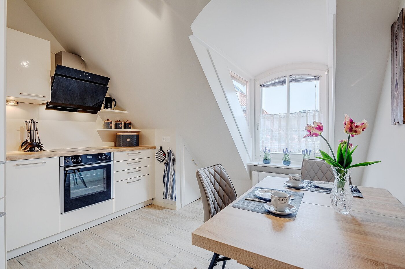 Квартира в многоэтажно доме с 2.5 комнатами | München-Moosach | 2012ML4 | Geschmackvolle Einbauküche...