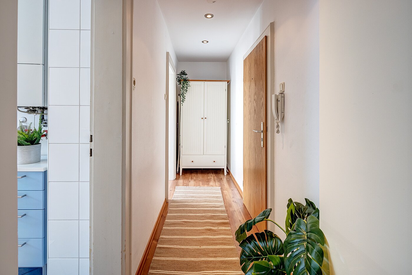 Квартира в многоэтажно доме с 1 комнатная | München-Sendling | 2201ML3 | Flur Richtung Küche...