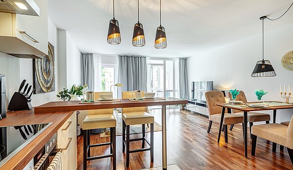 Квартира в многоэтажно доме с 2 комнатами | München-Schwabing | 70434 | ...und Frühstückstheke...