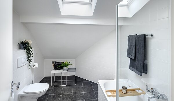 Мансардная квартира с 1 комнатная | München-Sendling | 700402 | Badezimmer mit Wanne