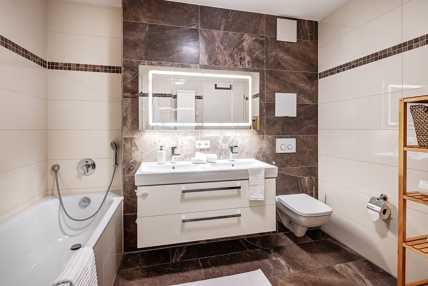 Плоский с 3 комнатами | Wolfratshausen | 2208ML1 | Geräumiges Badezimmer mit...