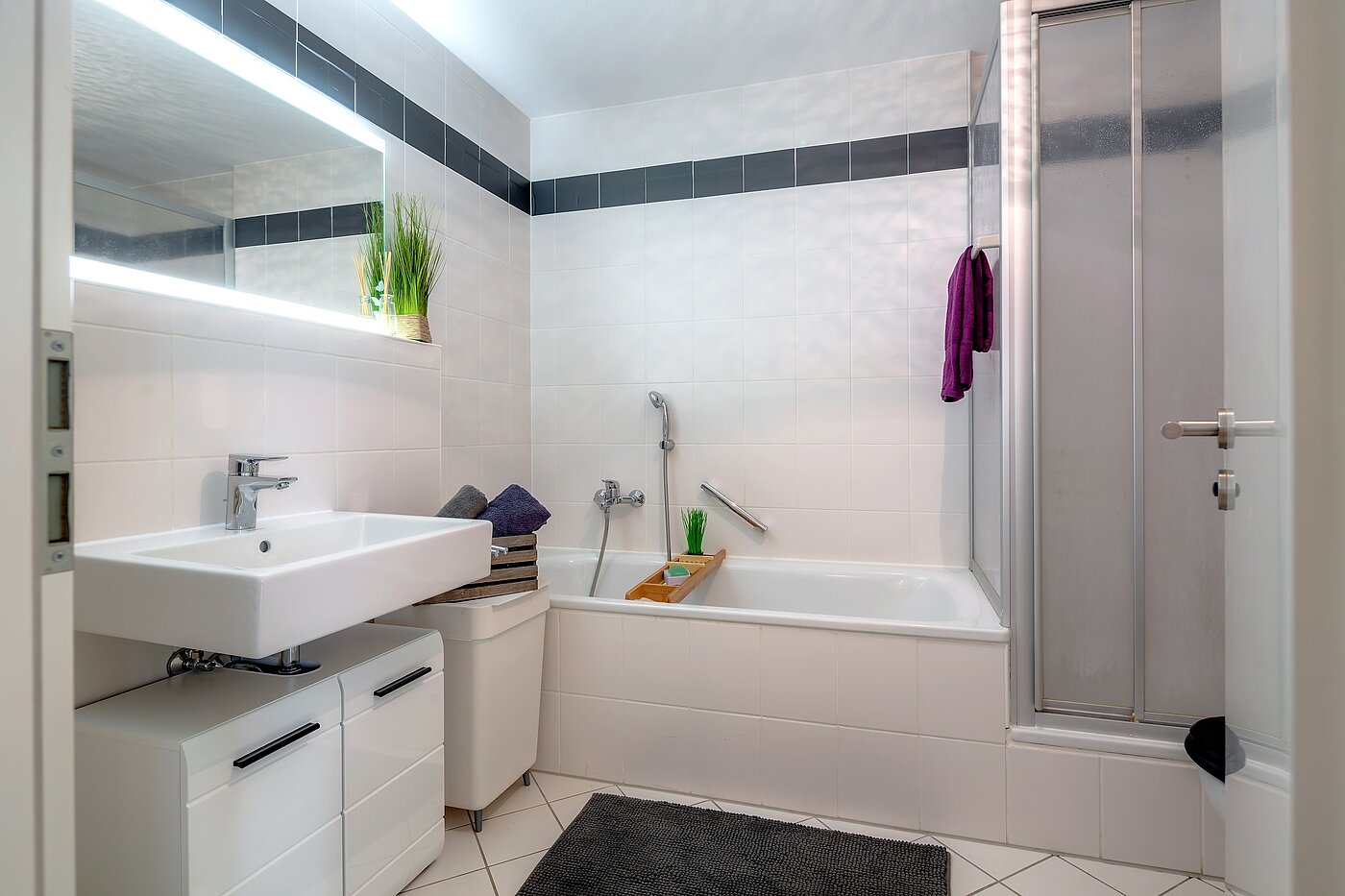 Квартира в многоэтажно доме с 3 комнатами | München-Isarvorstadt | 70157 | Bad mit Wanne...