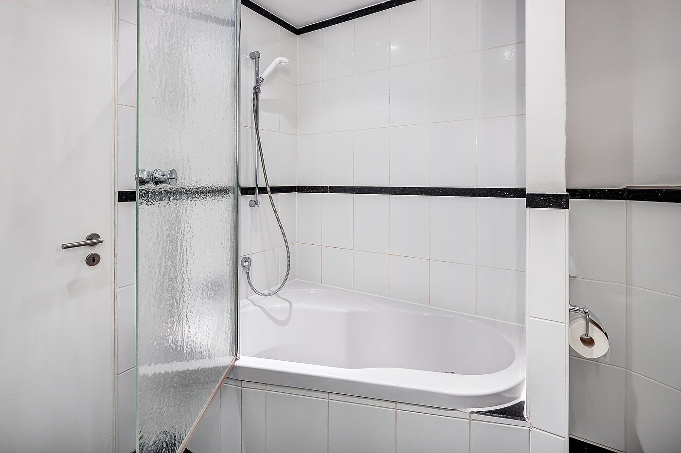 Квартира в многоэтажно доме с 3 комнатами | München-Schwabing | 2202ML12 | ...mit ergonomischer Badewanne