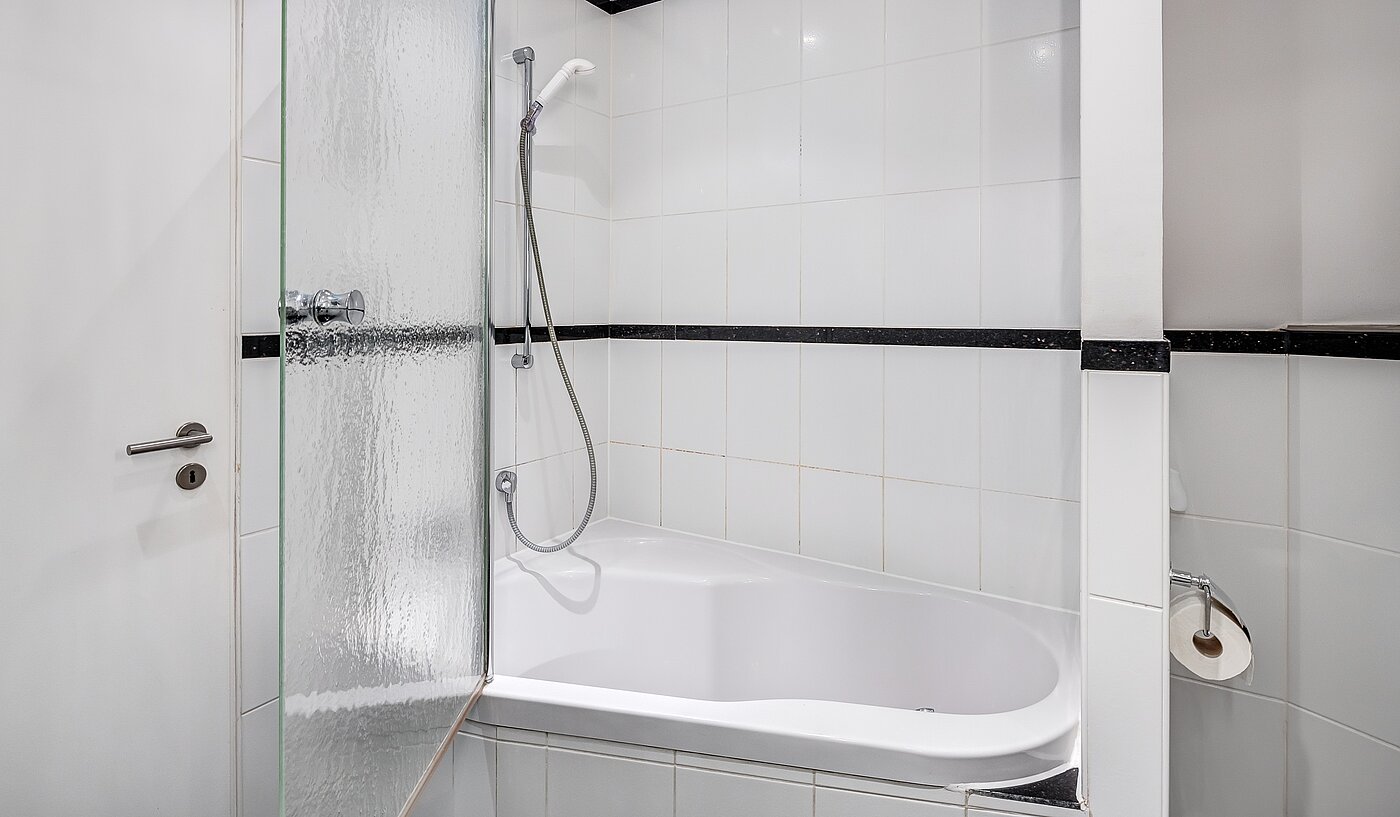 Квартира в многоэтажно доме с 3 комнатами | München-Schwabing | 2202ML12 | ...mit ergonomischer Badewanne