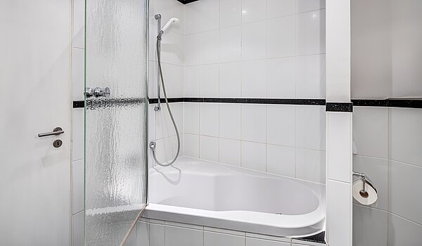 Квартира в многоэтажно доме с 3 комнатами | München-Schwabing | 2202ML12 | ...mit ergonomischer Badewanne