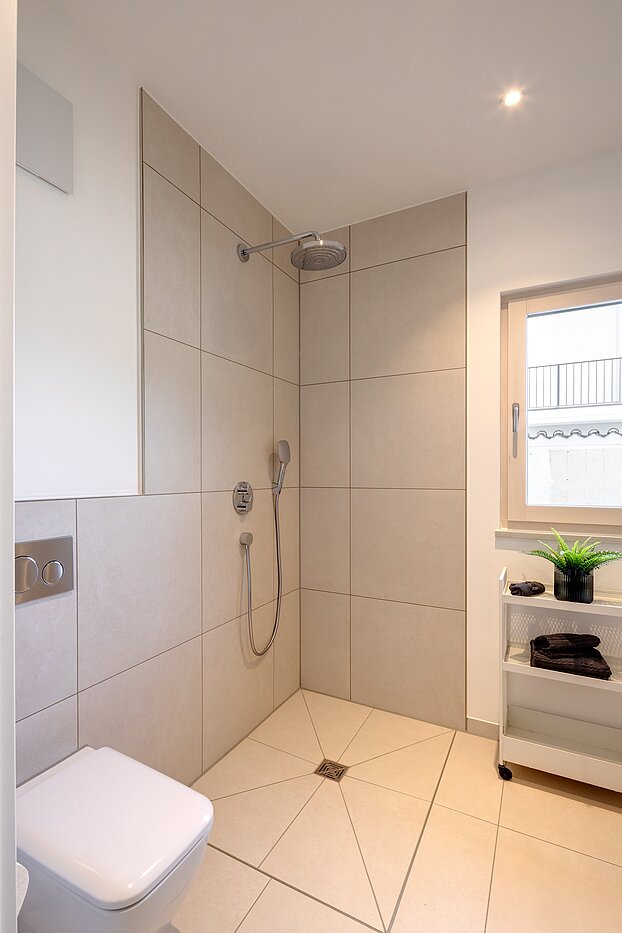 Terrassenwohnung с 2 комнатами | München-Harlaching | 70372 | Begehbare Dusche