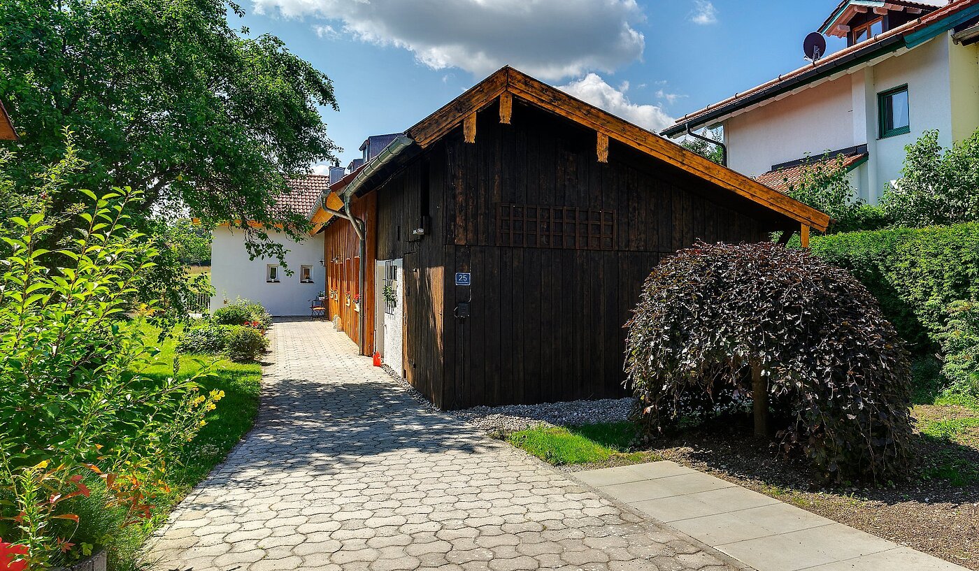 Bauernhaus с 9 комнатами | Hohenschäftlarn | 1805ML4 | Straßenansicht