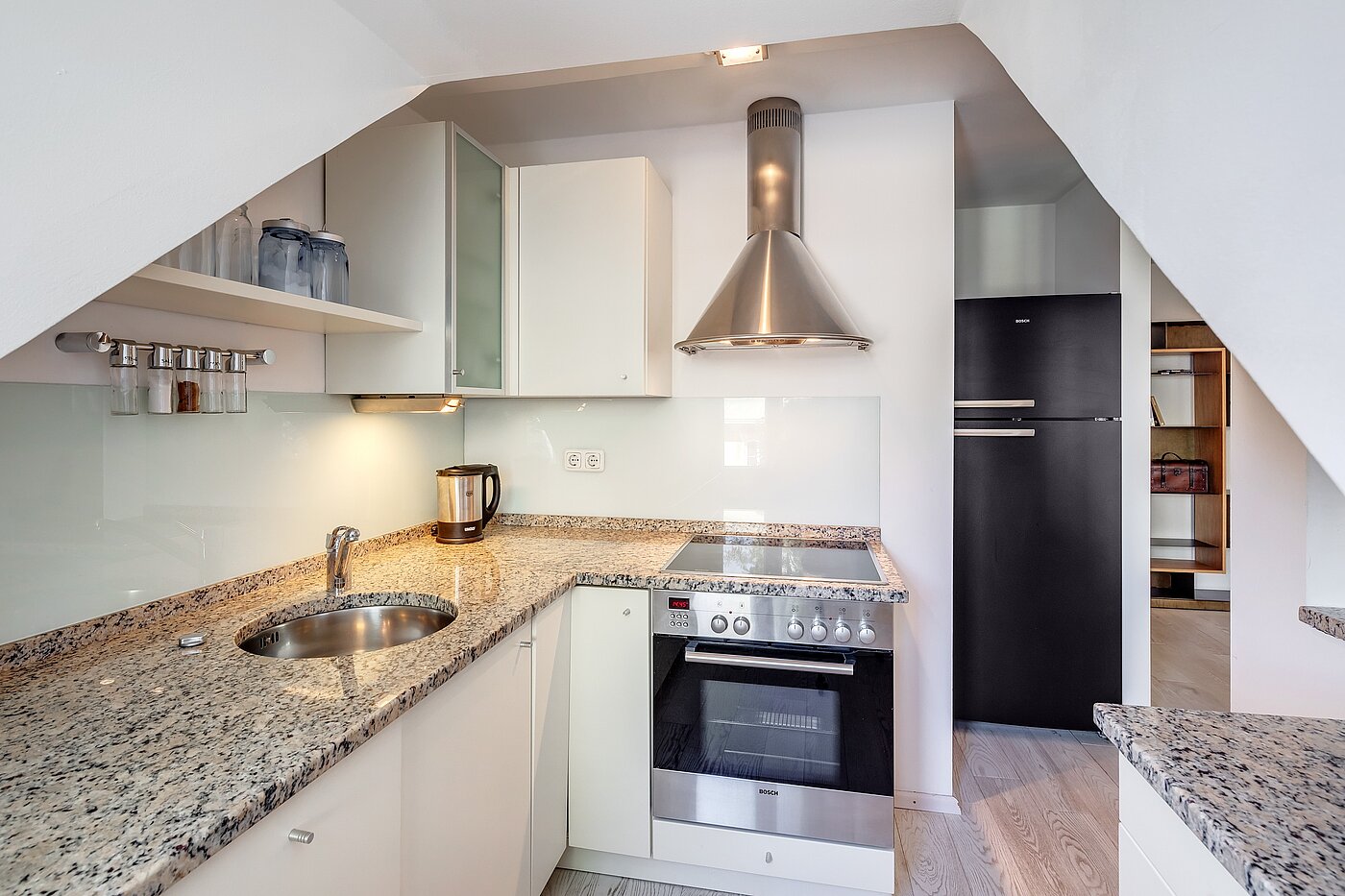 Квартира в многоэтажно доме с 2 комнатами | München-Isarvorstadt | 70089 | Modern samt Elektrogeräten