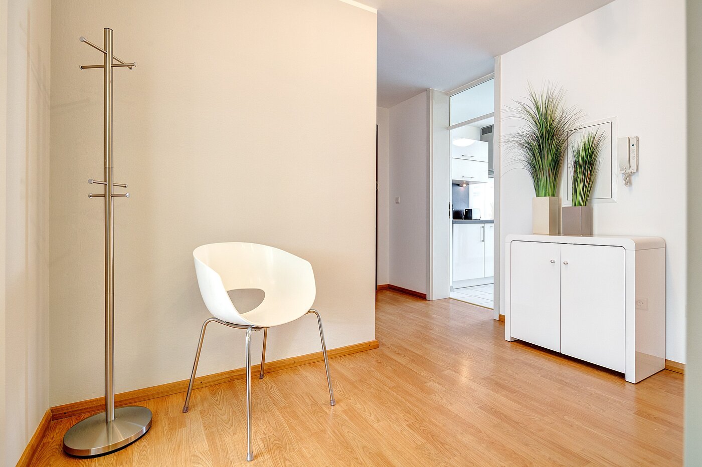 Квартира в многоэтажно доме с 2 комнатами | München-Schwabing | 70102 | ...mit Platz für einen Garderobenschrank