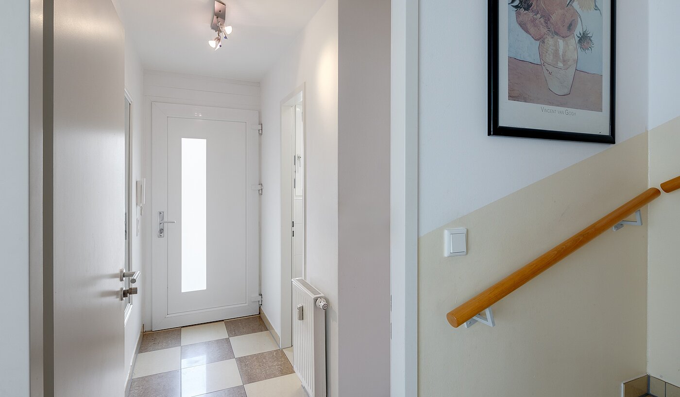 Половина двухквартирного жилого дома с 5 комнатами | Unterföhring | 70119 | Eingangsbereich