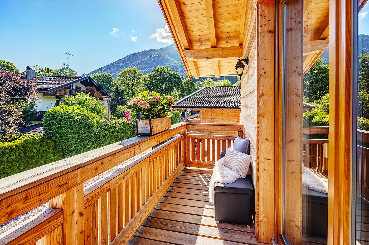 Квартира в многоэтажно доме с 6 комнатами | 70095 | Individueller Balkon zur Suite