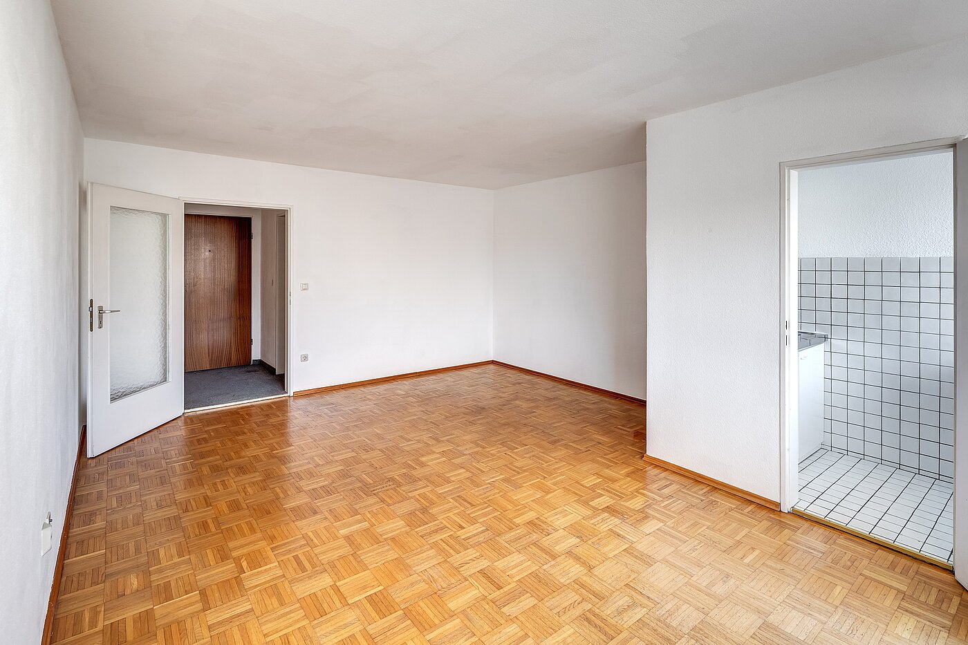 Квартира в многоэтажно доме с 2 комнатами | München-Freimann | 70158 | Wohnzimmer mit viel Stellmöglichkeiten