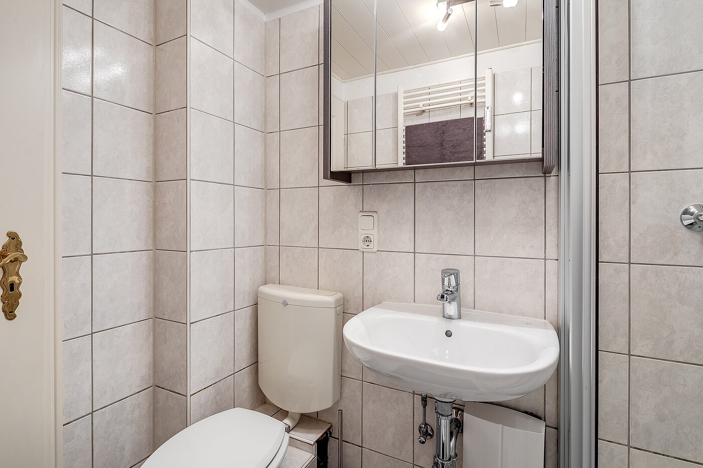 Квартира в многоэтажно доме с 1 комнатная | München | 70073 | ...zum Duschbad