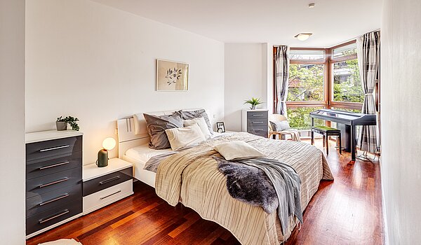 Квартира в многоэтажно доме с 3 комнатами | München-Schwabing | 2202ML12 | Blick ins Schlafzimmer...