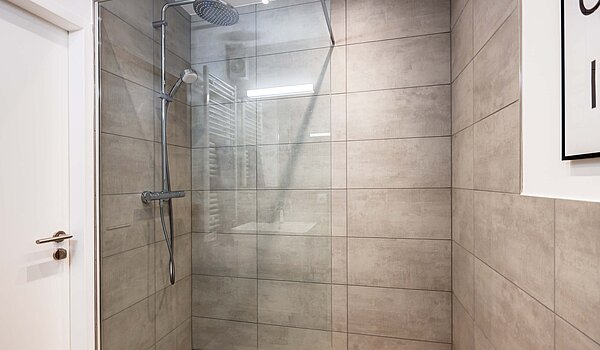 Квартира в многоэтажно доме с 1 комнатная | München-Bogenhausen | 70457 | Walk-In Dusche