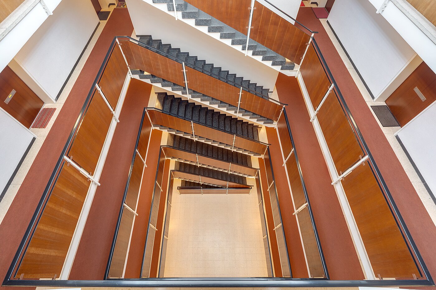 Apartment с 1 комнатная | München-Solln | 70499 | Gepflegtes Treppenhaus