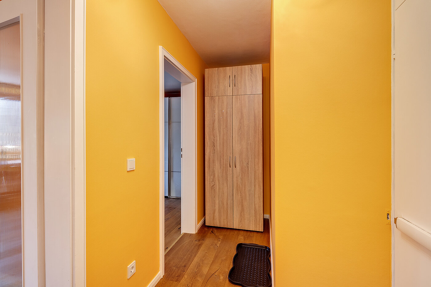 Квартира в многоэтажно доме с 2 комнатами | München-Bogenhausen | 70287 | ...mit Blickrichtung Schlafzimmer...