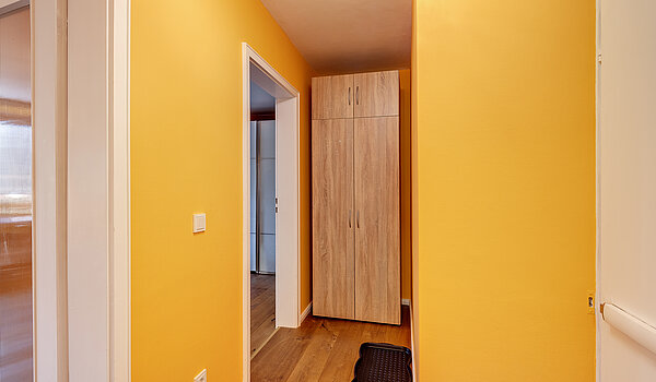 Квартира в многоэтажно доме с 2 комнатами | München-Bogenhausen | 70287 | ...mit Blickrichtung Schlafzimmer...