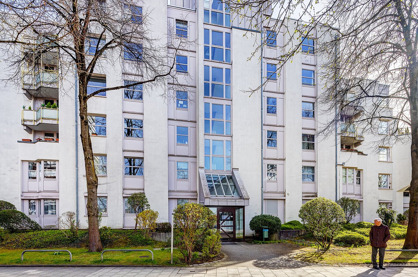 Квартира в многоэтажно доме с 1.5 комнатами | München-Bogenhausen | 2203ML2 | Ansicht von der Straße aus