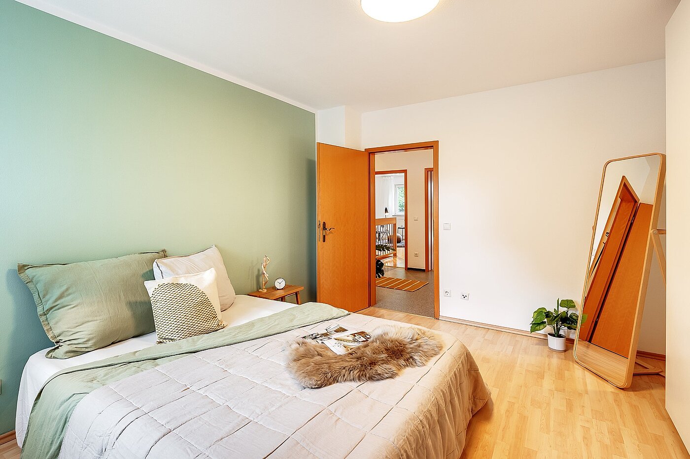 Квартира в многоэтажно доме с 3 комнатами | München-Hasenbergl | 2105ML10 | Schlafzimmer mit ...