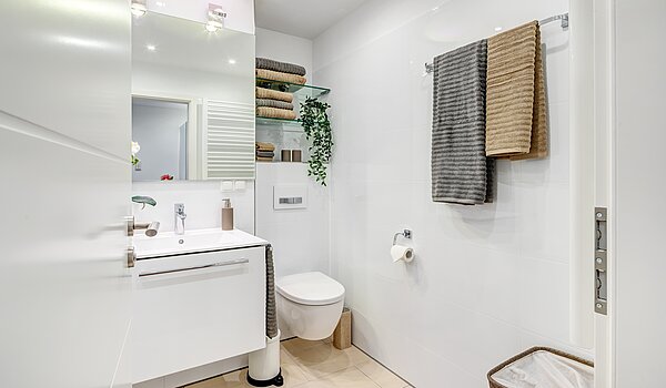 Квартира в многоэтажно доме с 2 комнатами | München-Schwabing | 70434 | ...Badezimmer...