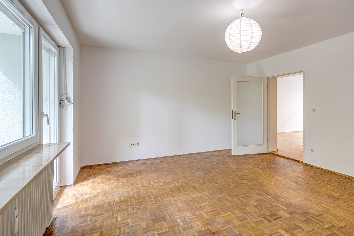 Высокий первый этаж с 2.5 комнатами | München-Schwabing | 70441 | Wohnzimmer