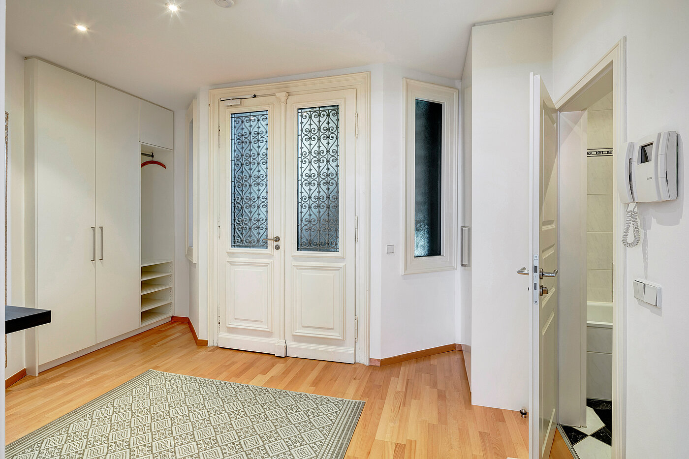 Квартира в многоэтажно доме с 1 комнатная | München-Ludwigsvorstadt | 70388 | Eingangstüre