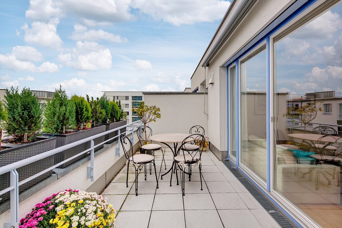 Квартира в многоэтажно доме с 3 комнатами | München-Riem | 1906ML3 | ...zur großen süd-Terrasse.