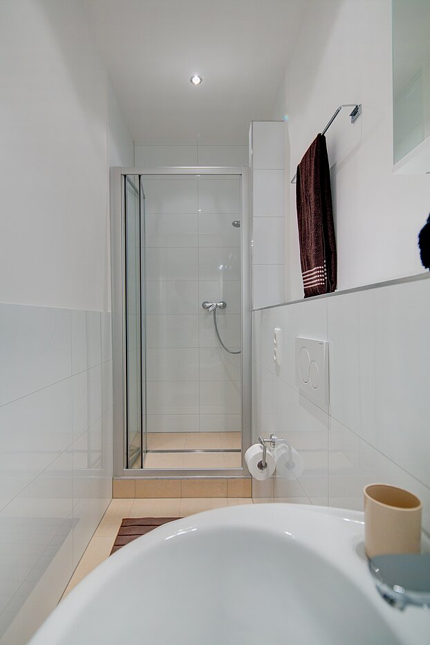 Плоский с 4 комнатами | München-Neuhausen | 70471 | ...mit Dusche