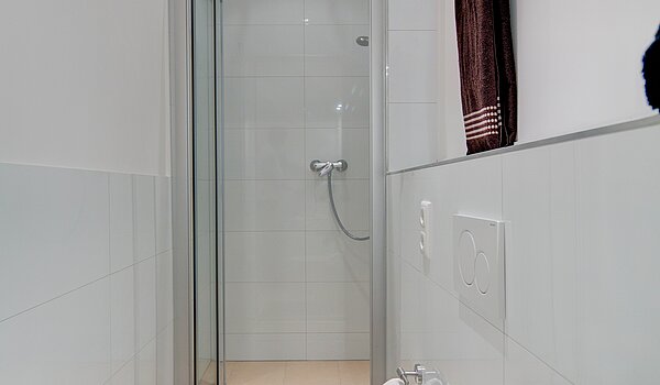 Плоский с 4 комнатами | München-Neuhausen | 70471 | ...mit Dusche