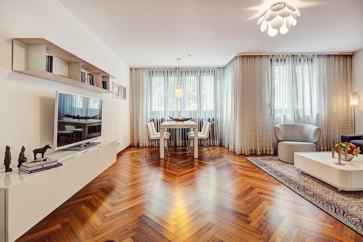 Квартира в многоэтажно доме с 1 комнатная | München-Schwabing | 2207ML10 | Wohnen und...