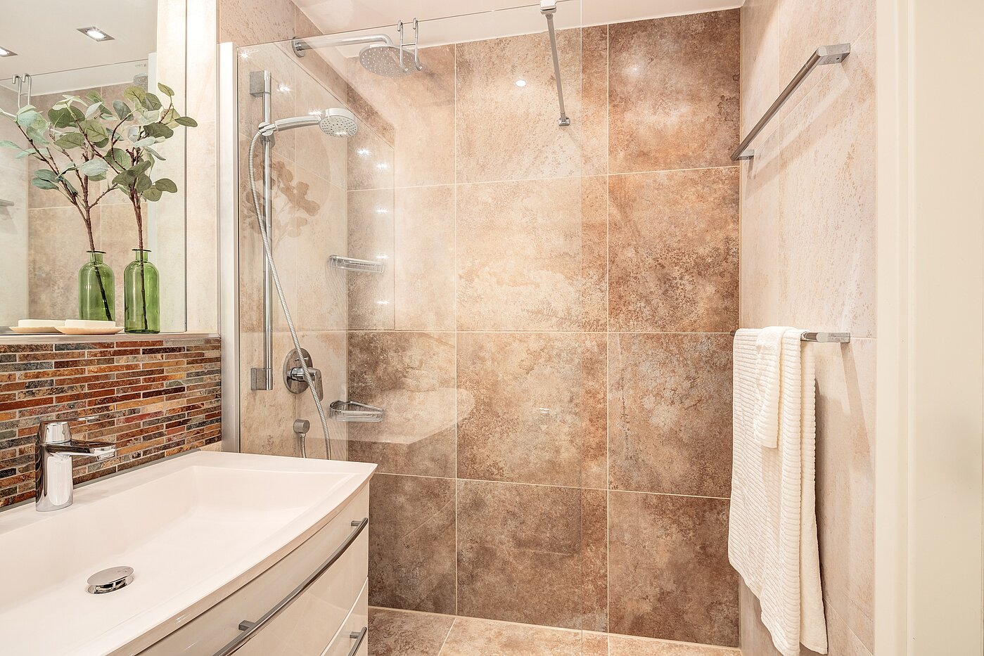 Квартира в многоэтажно доме с 3 комнатами | München-Maxvorstadt | 70133 | ...großer Dusche