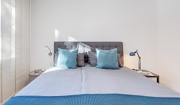 Плоский с 2 комнатами | München-Moosach | 70462 | Großes Bett