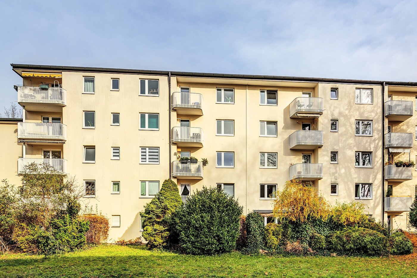 Квартира в многоэтажно доме с 3 комнатами | München-Bogenhausen | 70310 | Ansicht von der Innenhofseite