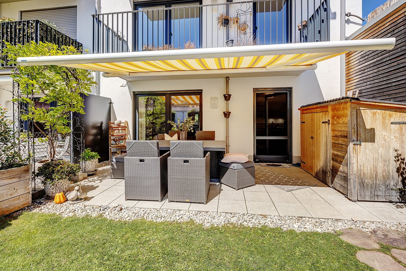 Плоский с 3 комнатами | Wolfratshausen | 2208ML1 | ...mit elektrischer Markise für...