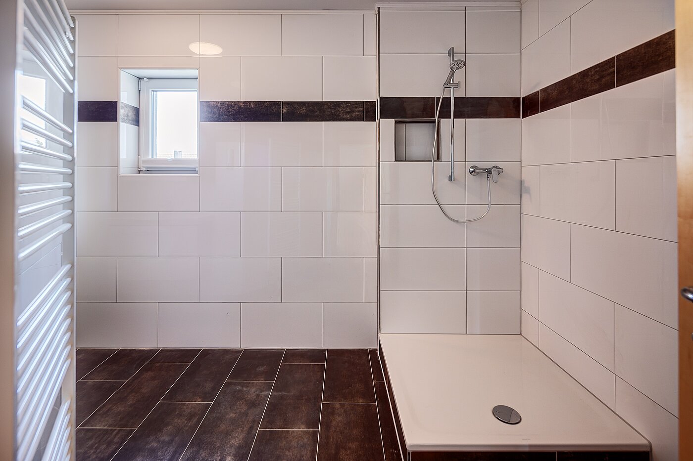 Половина двухквартирного жилого дома с 6.5 комнатами | Unterschleißheim | 70122 | ...mit großer Dusche