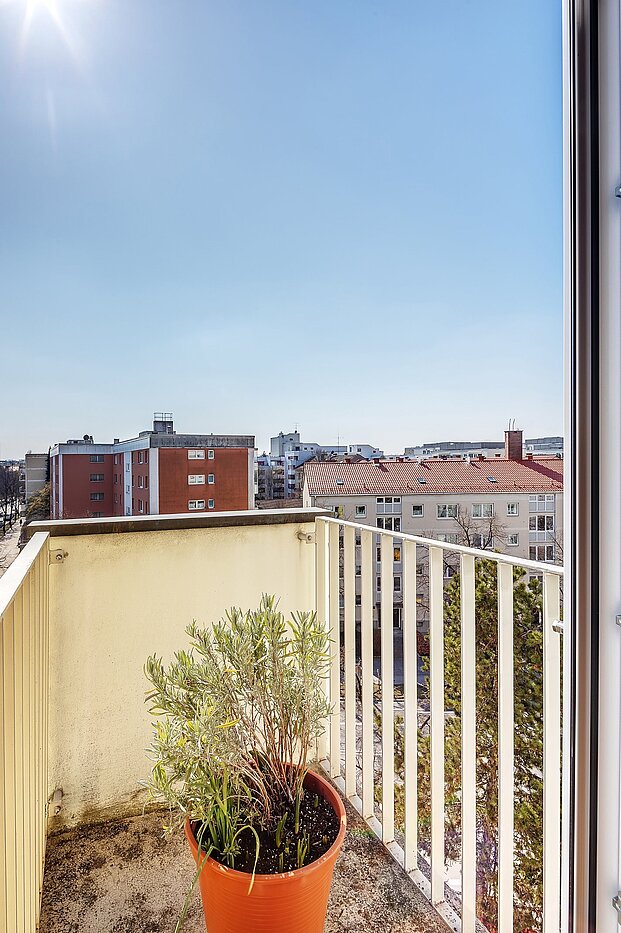 Квартира в многоэтажно доме с 2 комнатами | München-Sendling-Westpark | 2003ML10 | ...und kleinem Balkon