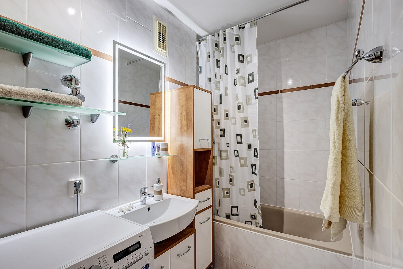 Квартира в многоэтажно доме с 1 комнатная | München-Bogenhausen | 70070 | Badezimmer mit Wanne