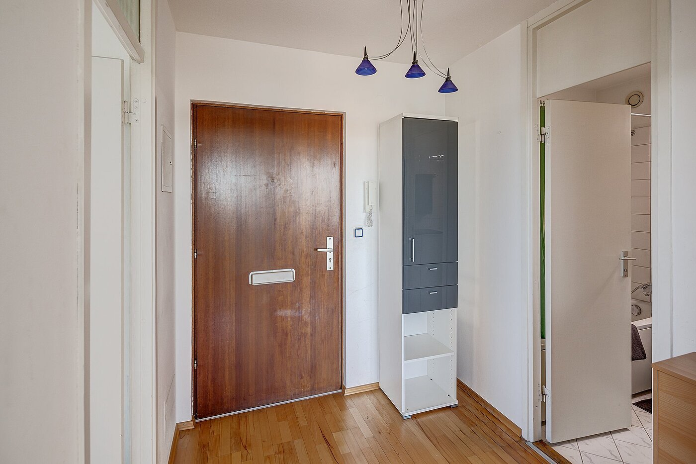 Квартира в многоэтажно доме с 2 комнатами | München-Sendling-Westpark | 2010ML9 | Eingangsbereich mit Garderobe